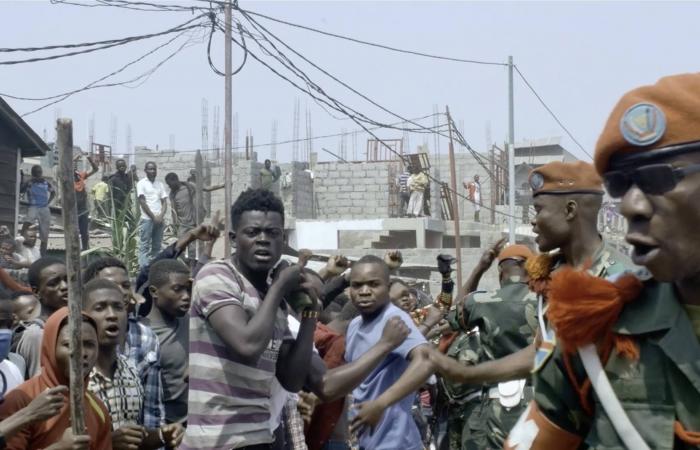 إليزي
      سواسوا:
      «طفح
      الكيل»
      يوثق
      شهادة
      جيل
      وُلد
      تحت
      النار
      في
      بلدي