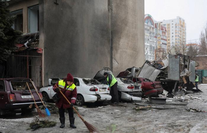 دوي
      صفارات
      إنذار
      أوكرانية
      مع
      استهداف
      روسيا
      «مجمعات
      صناعية
      عسكرية
      ومنشآت
      طاقة»