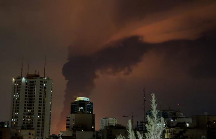 غارات كثيفة على طهران ونيران تضيء سماء الليل.. شاهد ما رصدته CNN بإيران