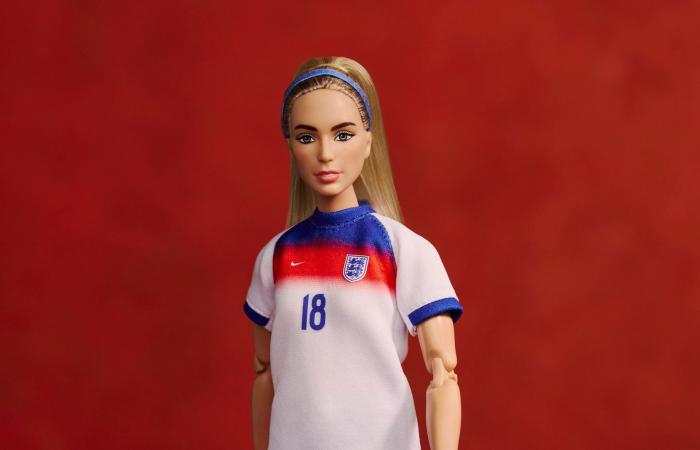 من ملاعب كرة القدم إلى عالم "باربي".. دمية بملامح كلوي كيلي