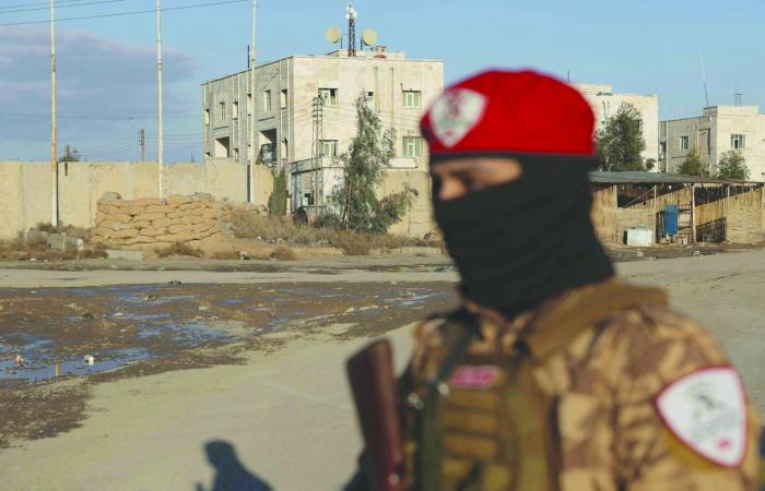 «داعش»
      يتبنى
      قتل
      جنديين
      سوريين
      على
      طريق
      حلب