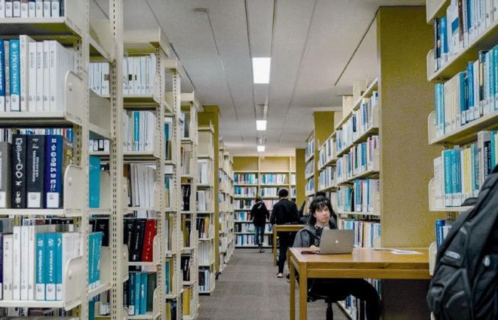 طلاب جامعيون يتخوفون من ضياع مشوارهم التعليمي