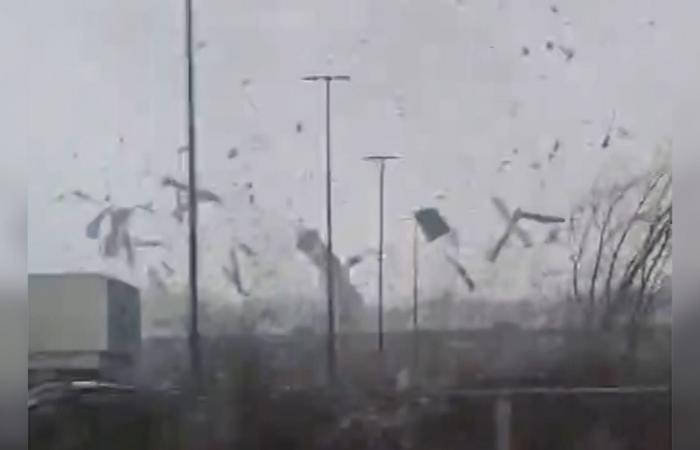 لقطات لإعصار يدمر مبان في ميشيغان الأمريكية.. وسائق يوثق المشهد