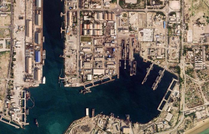 الهجمات
      على
      السفن
      في
      مضيق
      هرمز...10
      بلاغات
      و7
      قتلى