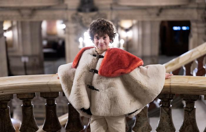 بعمر 9 سنوات..أصغر مصمم أزياء في العالم يشارك في أسبوع الموضة في باريس