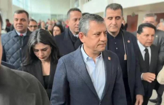 بن
      غفير
      يقرر
      تسليح
      300
      ألف
      يهودي
      في
      القدس