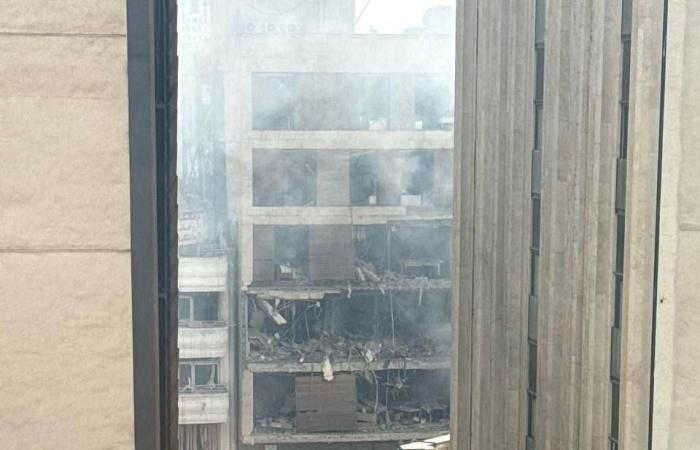 إسرائيل
      توسع
      ضرب
      مواقع
      الصواريخ...
      وإيران
      ترد
      برشقات