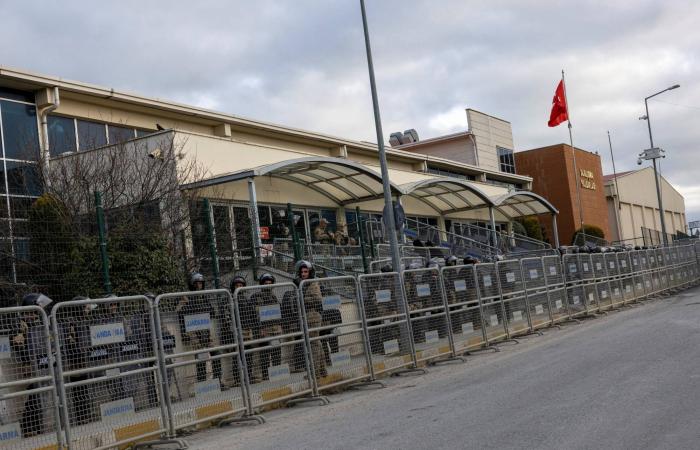 ارتفاع
      وتيرة
      القصف
      على
      إسرائيل
      مع
      بدء
      عهد
      المرشد
      الثالث