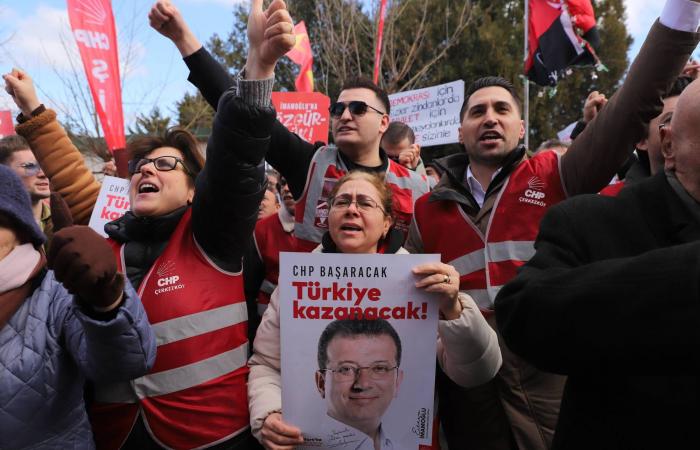 بن
      غفير
      يقرر
      تسليح
      300
      ألف
      يهودي
      في
      القدس