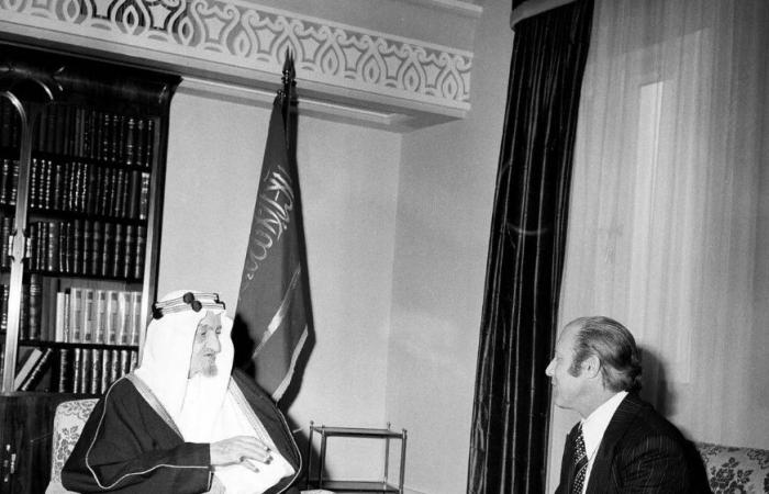 وزير
      الخارجية
      السعودي
      يناقش
      في
      اتصالات
      هاتفية
      أوضاع
      المنطقة