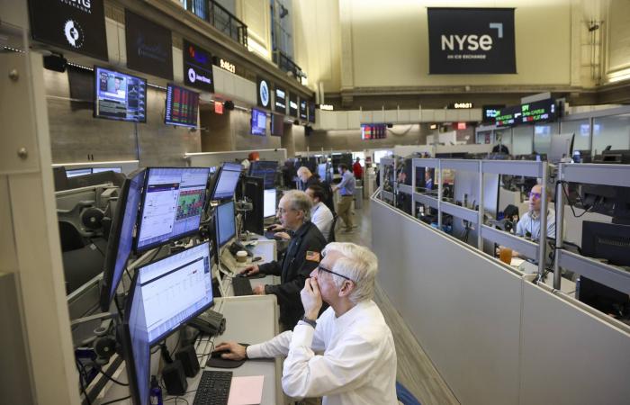 السعودية
      تستقبل
      3
      رافعات
      ساحلية
      في
      ميناء
      جدة
      الإسلامي