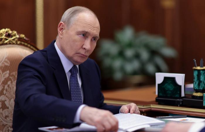 بوتين
      على
      خط
      الوساطة
      لإنهاء
      الحرب...
      مقترحات
      روسية
      لتسوية
      الأزمة