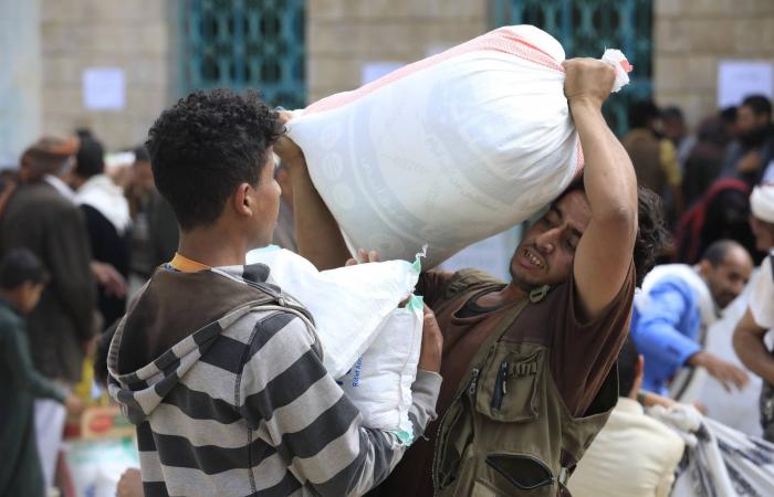 «الرئاسي
      اليمني»
      يناقش
      تداعيات
      حرب
      إيران...
      ويحذر
      الحوثيين