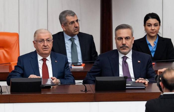 ترمب
      يحذّر
      إيران
      من
      عواقب
      زرع
      أي
      ألغام
      في
      مضيق
      هرمز