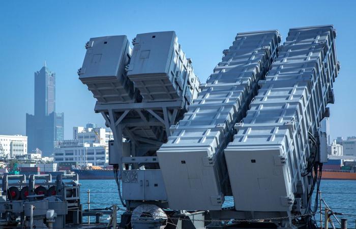 فيتنام
      تحث
      على
      العمل
      من
      المنزل
      مع
      تعطل
      إمدادات
      الوقود
      بسبب
      حرب
      إيران