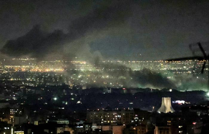 "الانفجارات أقوى من الأيام السابقة".. هذا ما رصده فريق CNN في طهران الليلة الماضية