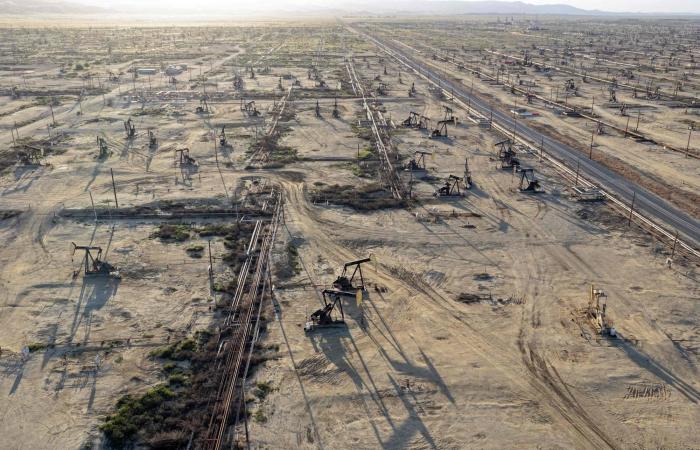 خطة
      «وكالة
      الطاقة»...
      هل
      تنجح
      براميل
      «الاحتياطي»
      في
      تهدئة
      أسعار
      النفط؟