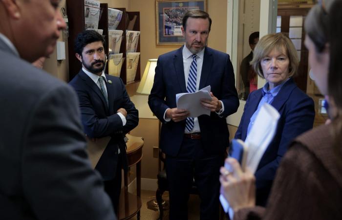 سيناتور بعد حضور ملخص سري: خطط ترامب حول إيران "غير متماسكة"