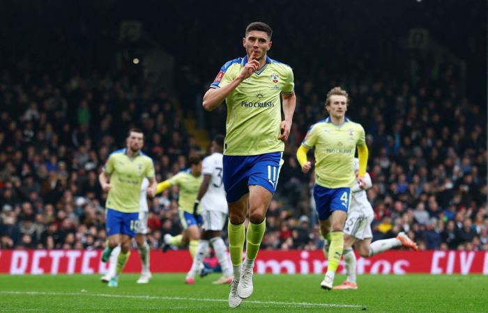 بوكا
      جونيورز
      يعلن
      مشروع
      توسعة
      ملعبه
      «بومبونيرا»
      إلى
      80
      ألف
      متفرج