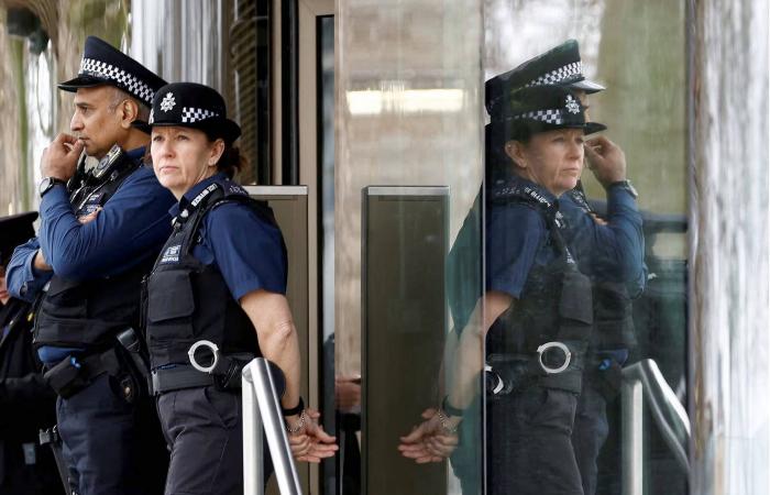 الشرطة
      البريطانية
      تحظر
      مسيرة
      مؤيدة
      لإيران
      في
      لندن