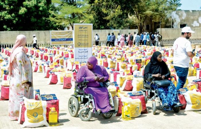قطر الخيرية توزع سلالًا رمضانية للأسر المحتاجة والمكفولين في غامبيا