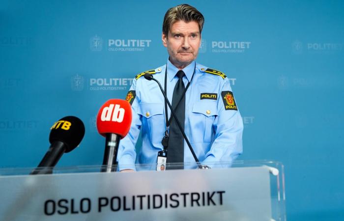 النرويج
      تعتقل
      3
      مشتبهين
      في
      الهجوم
      على
      السفارة
      الأميركية
      بأوسلو