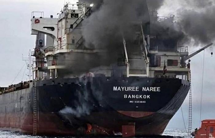 البحرية العمانية تخلي 20 شخصا من سفينة تعرضت لهجوم قرب مضيق هرمز