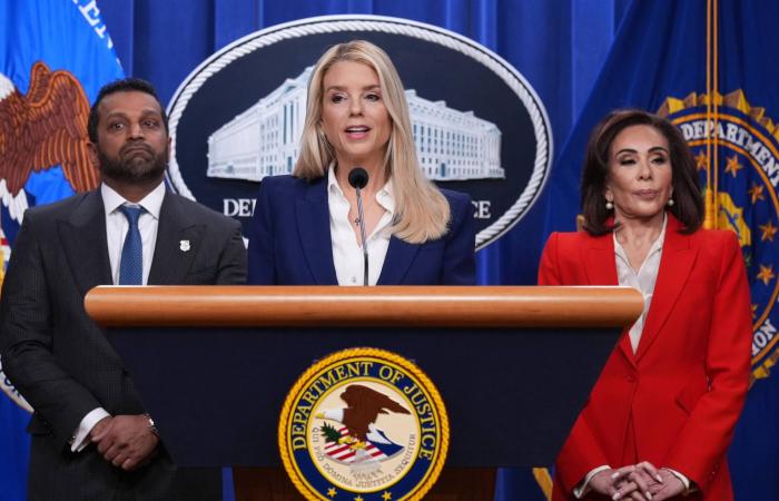 ترمب:
      منع
      إيران
      من
      امتلاك
      أسلحة
      نووية
      أهم
      من
      أسعار
      النفط