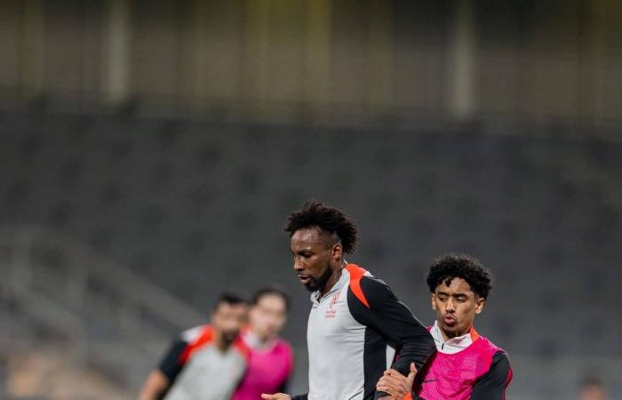 القادسية
      والأهلي...
      «قمة
      تغلي»