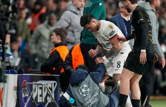 نيتو
      يعتذر
      من
      دفع
      جامع
      الكرات
      في
      هزيمة
      تشيلسي
      أمام
      سان
      جيرمان