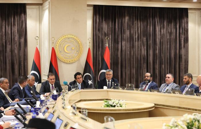 حكومة
      «الوحدة»
      الليبية
      المعدّلة
      تنطلق
      دون
      موافقة
      حفتر
      وصالح