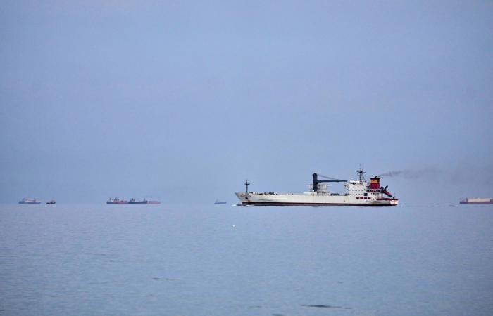 الدولار
      يكتسح
      الأسواق
      العالمية
      ويحلق
      قرب
      ذروة
      2026