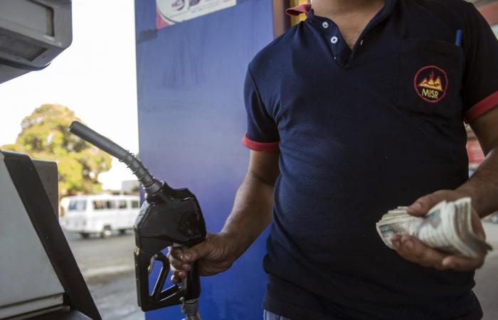 مصر.. أزمة رفع أسعار الوقود تصل إلى البرلمان وسط تحذيرات من موجة غلاء جديدة