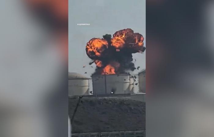 مسيّرة إيرانية تستهدف منشأة نفطية في ميناء صلالة بسلطنة عمان