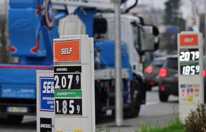 قفزة
      النفط
      تهبط
      بالعقود
      الآجلة
      الأميركية...
      وتهدد
      خطط
      «الفيدرالي»