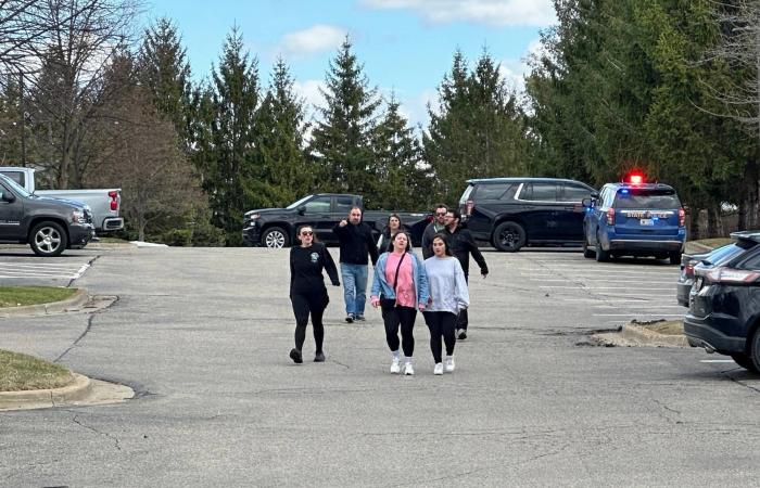 «إف
      بي
      آي»
      يحقق
      في
      إطلاق
      نار
      بجامعة
      في
      فرجينيا
      بوصفه
      «عملاً
      إرهابياً»