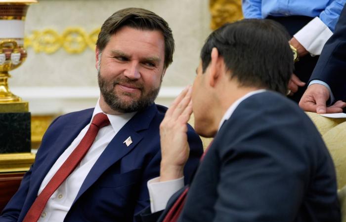 اختبار
      إيران
      يُثقل
      طموح
      فانس
      الرئاسي