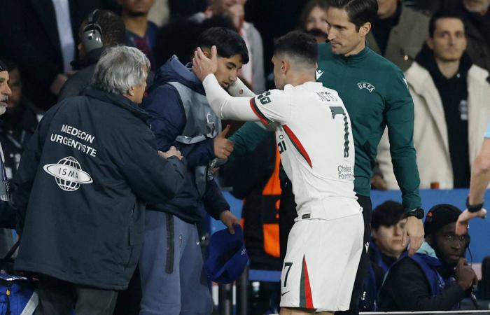 نيتو
      يعتذر
      من
      دفع
      جامع
      الكرات
      في
      هزيمة
      تشيلسي
      أمام
      سان
      جيرمان