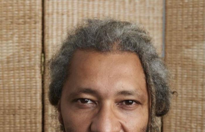 المخرج
      الفرنسي
      آلين
      غوميز:
      فكرة
      «داو»
      بدأت
      من
      جنازة
      والدي