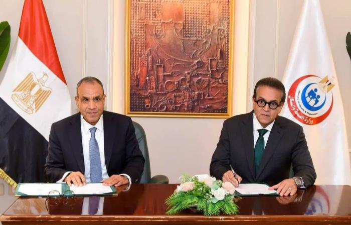 مصر
      تجدد
      التمسك
      بـ«قوة
      عربية
      مشتركة»...
      وتحذّر
      من
      «فوضى
      شاملة»