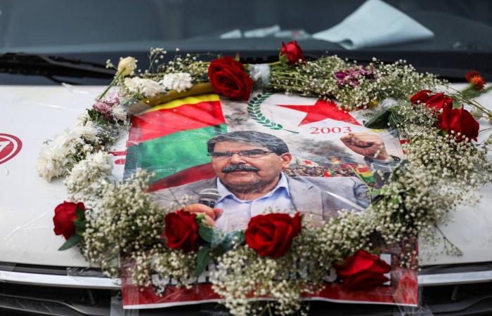 آلاف
      يشاركون
      في
      تشييع
      السياسي
      الكردي
      البارز
      صالح
      مسلم