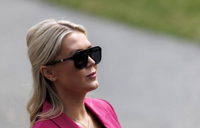 مساعدو
      ترمب
      يتنافسون
      للتأثير
      على
      نتيجة
      حرب
      إيران