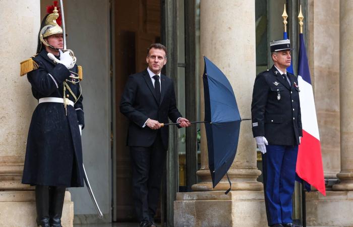 ماكرون
      يتمسّك
      بـ«موقف
      دفاعي»
      بعد
      استهداف
      قوة
      فرنسية
      قرب
      أربيل