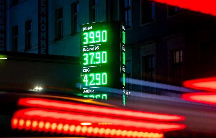 تخفيف
      قيود
      النفط
      الروسي
      يربك
      الغرب
      وسط
      حربي
      أوكرانيا
      وإيران