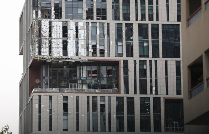 السعودية
      تطيح
      بـ60
      «مسيّرة»...
      ومقتل
      شخصين
      في
      عُمان