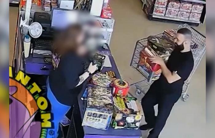 فيديو يُظهر المشتبه به في الهجوم على كنيس يهودي بميشيغان يشتري ألعابًا نارية بقيمة 2250 دولارًا