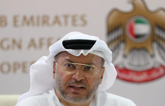 أنور قرقاش يرد على عراقجي: إيران "أخطأت العنوان" بهجماتها على الإمارات