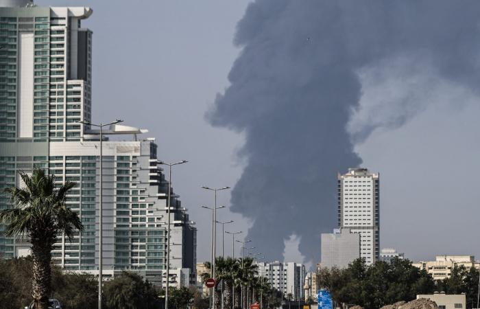 الجيش الإيراني يهدد باستهداف الموانئ والأرصفة في الإمارات بعد غارات أمريكية على جزيرة خرج