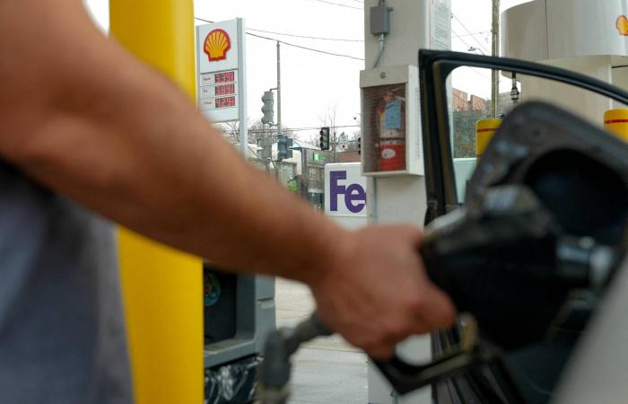 ترمب
      لا
      يستبعد
      شن
      المزيد
      ‌من
      الضربات
      ​على
      ‌جزيرة
      ⁠خرج
      الإيرانية