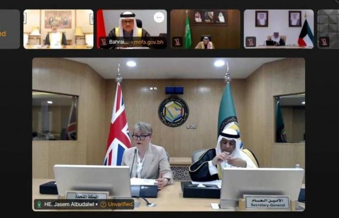 بيان
      خليجي
      -
      بريطاني
      يدين
      هجمات
      إيران
      ويؤكد
      على
      حماية
      أمن
      المنطقة